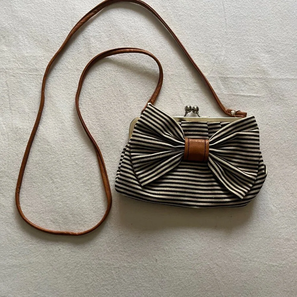 American Eagle Crossbody Purse 8 ½ x 6 - Picture 6 of 8